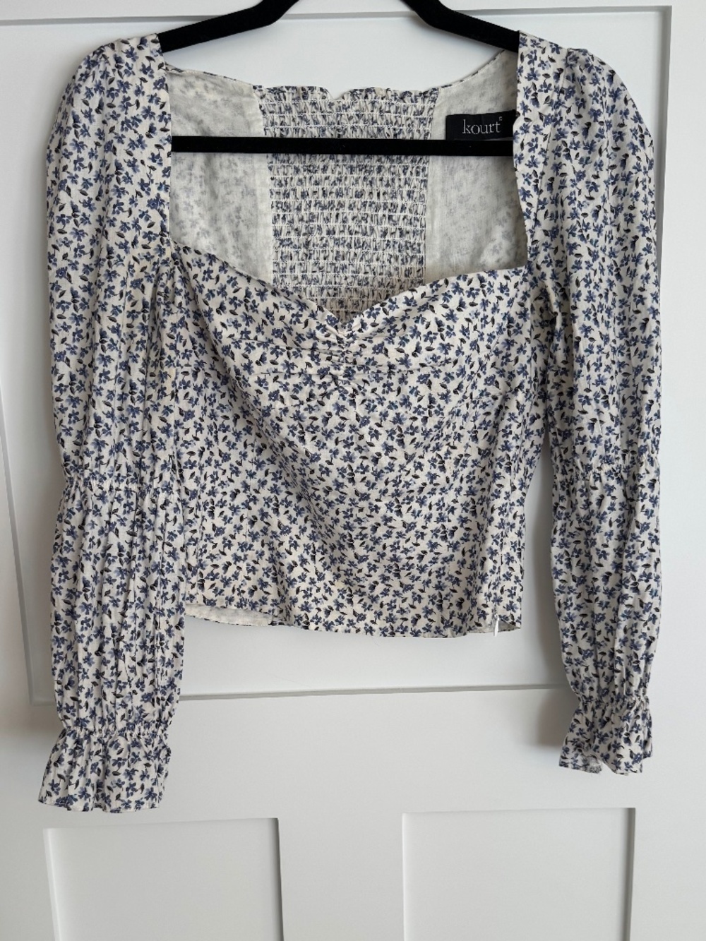Kourt Francesca White/Blue Floral Long Sleeve Top